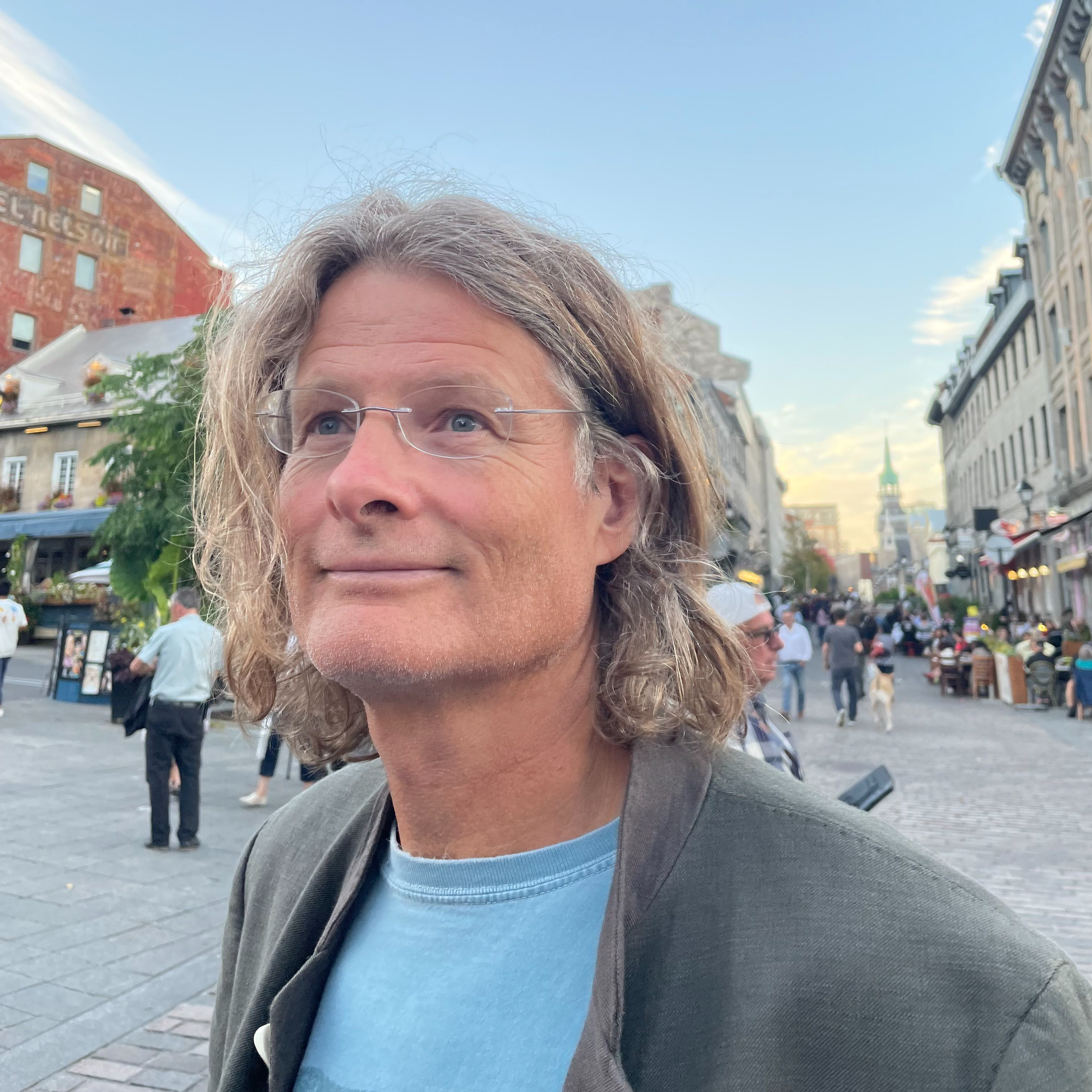 Mike Esterl staff image